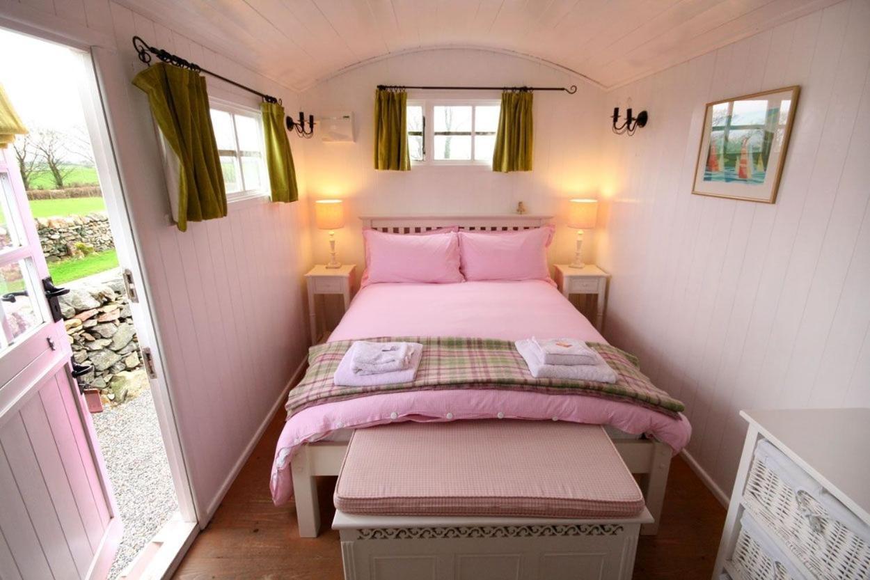 The Outbuildings Villa Newborough  Bagian luar foto