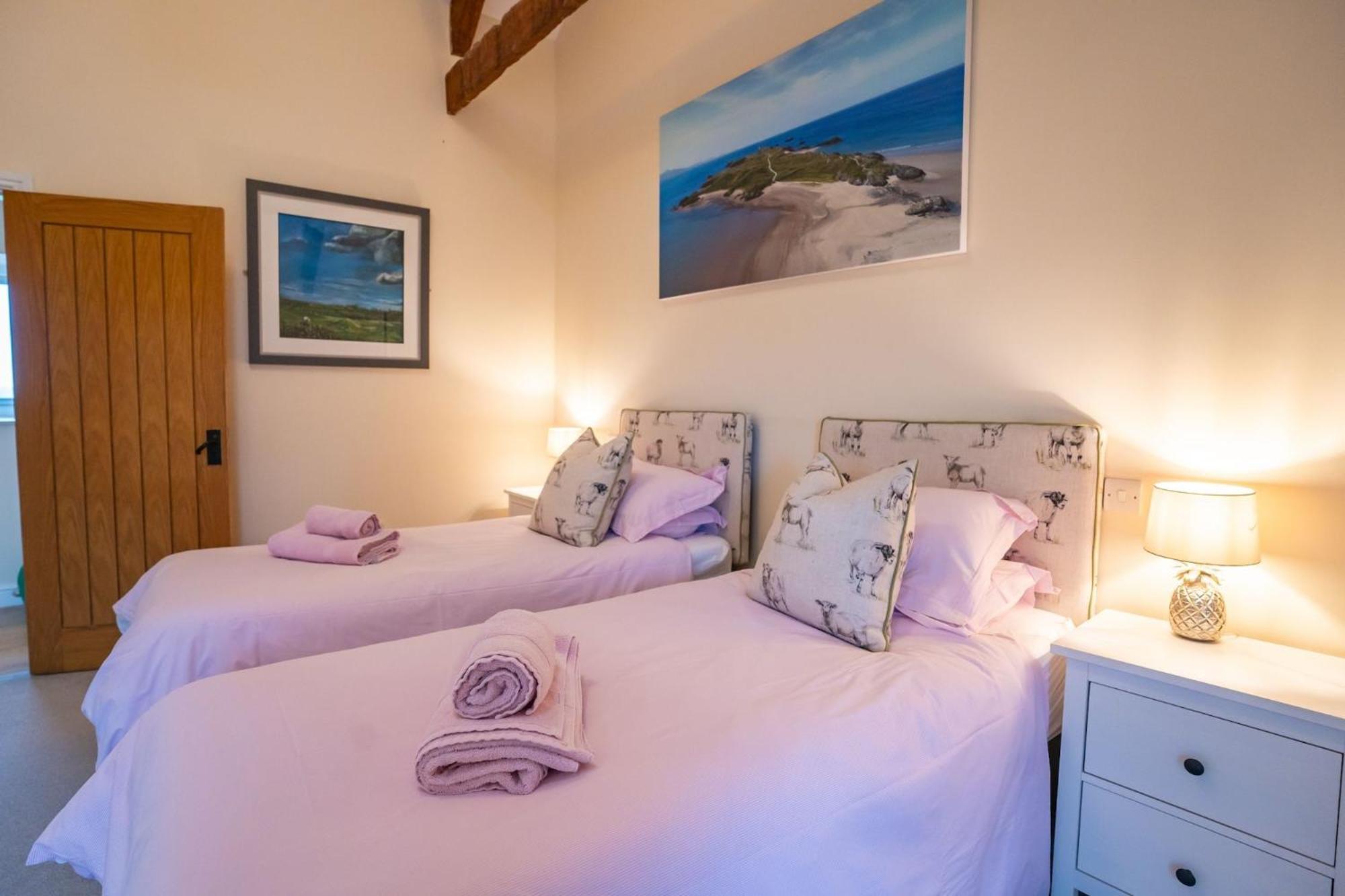 The Outbuildings Villa Newborough  Bagian luar foto